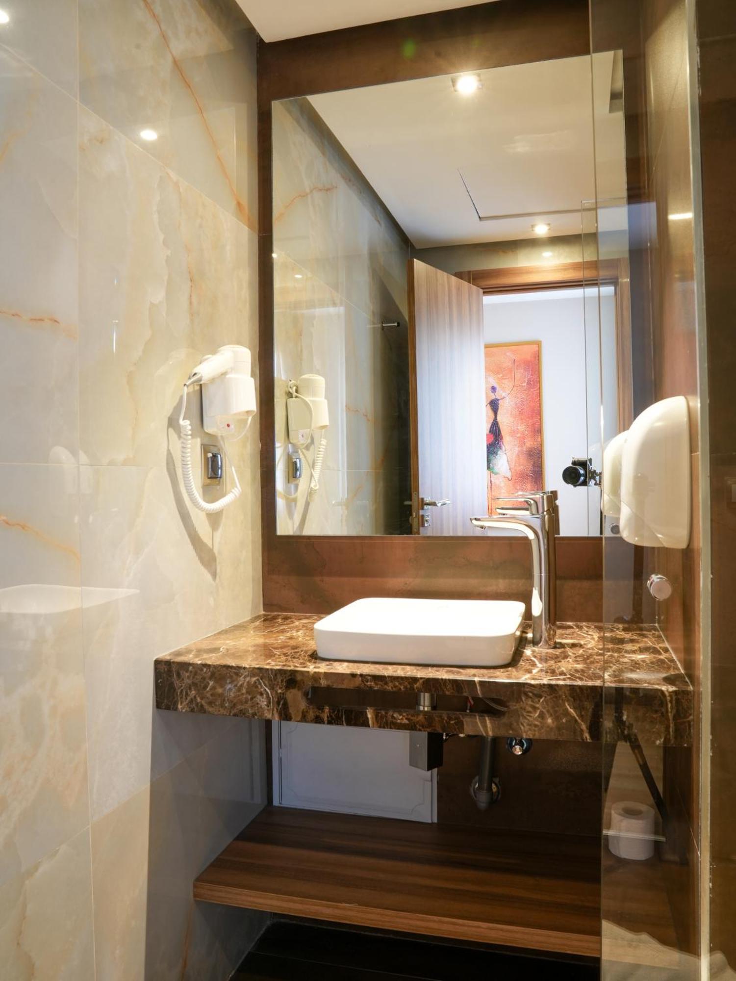 First Suites Hotel ราบัต ภายนอก รูปภาพ